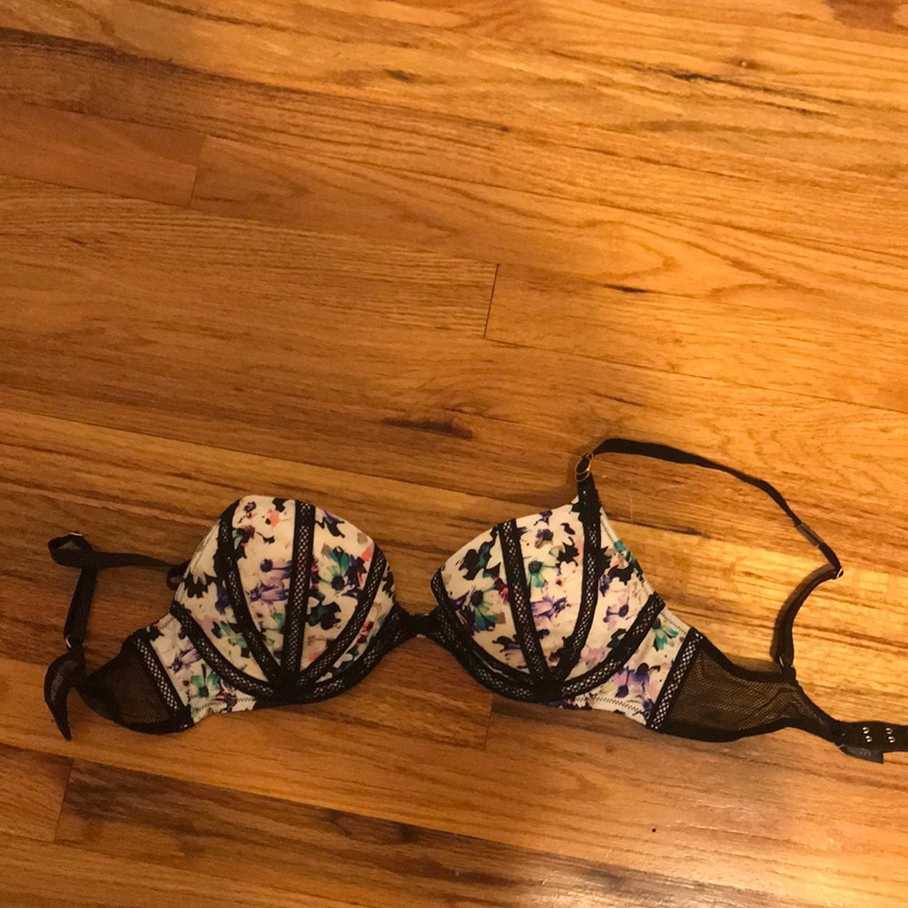 Victoria secret bra 34c floral and mesh side